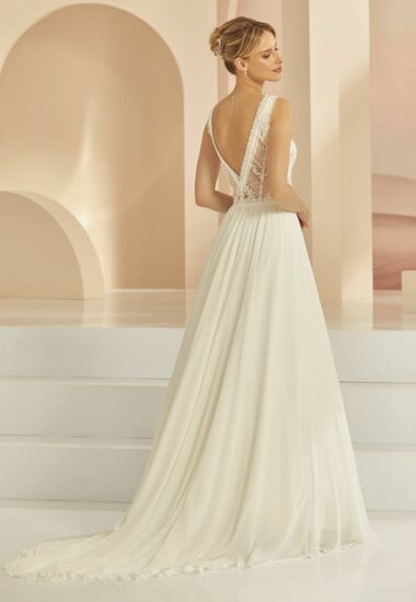 Traumhaftes Boho Brautkleid mit tiefem Rückenausschnitt.
 