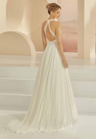 Brautkleid für den Hochsommer! Tiefer Rückenausschnitt, feinste Spitze und ein Rock aus Softtüll.