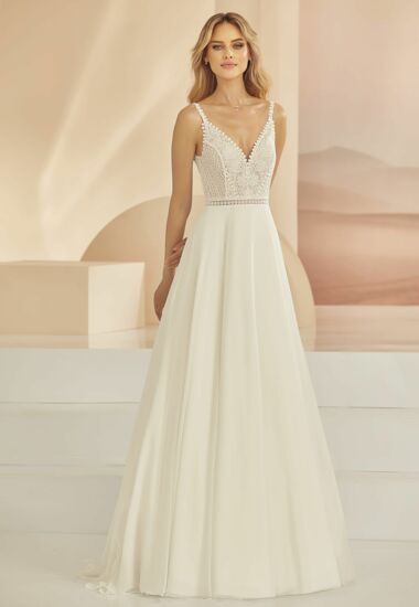 Das Brautkleid ist in Ivory-Nude eignet sich super für eine freie Trauung und auf für das Standesamt.
 