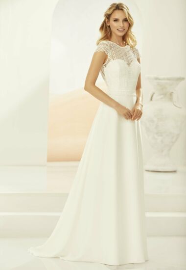 Vintage Brautkleid mit Spitzenoberteil und Chiffonrock.
 